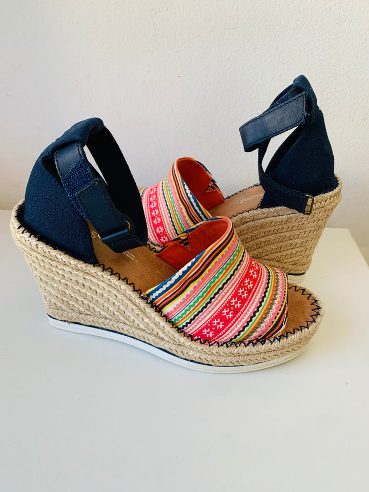 Tom’s Marisol Tapestry Multi Colored Wedge Women’s Size 8.5