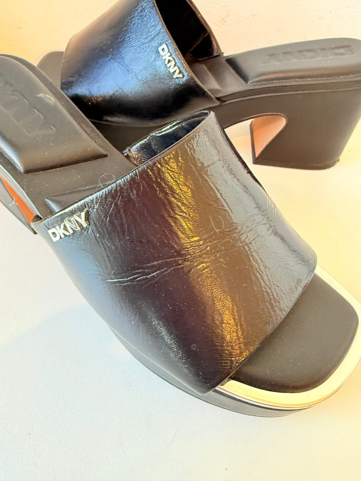 DKNY Desirae Platform Sandal In Black Leather Size 8.5