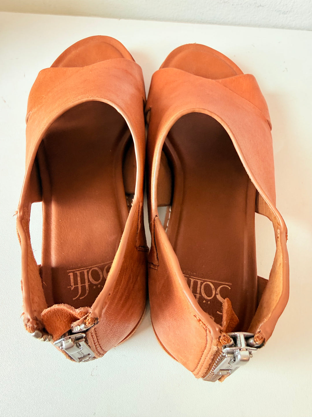 Sofft Evonne Leather Sandals Size 8 Color Luggage