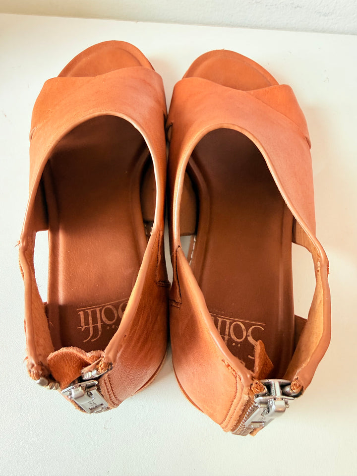Sofft Evonne Leather Sandals Size 8 Color Luggage
