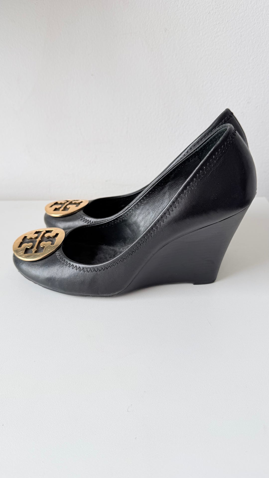 Tory Burch Sophie Black Leather Wedge Pumps Size 8.5