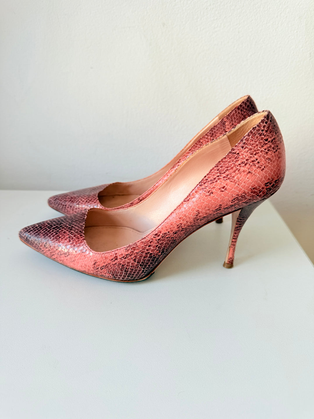 Miu Miu Ayers Pink Camellia Snakeskin Pointed Toe Pumps Size 38
