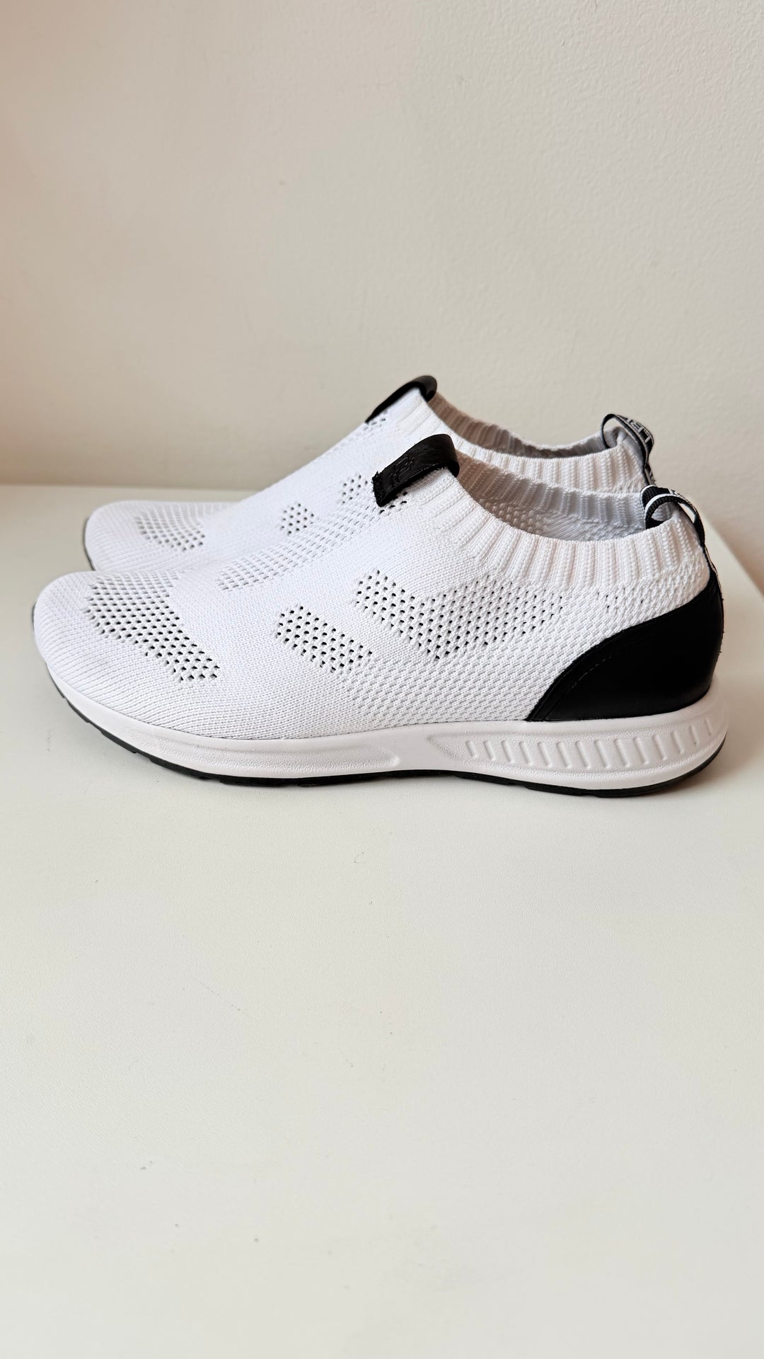 Ralph Lauren Kacie Slip On Sneakers In White & Black Size 8 New Women’s
