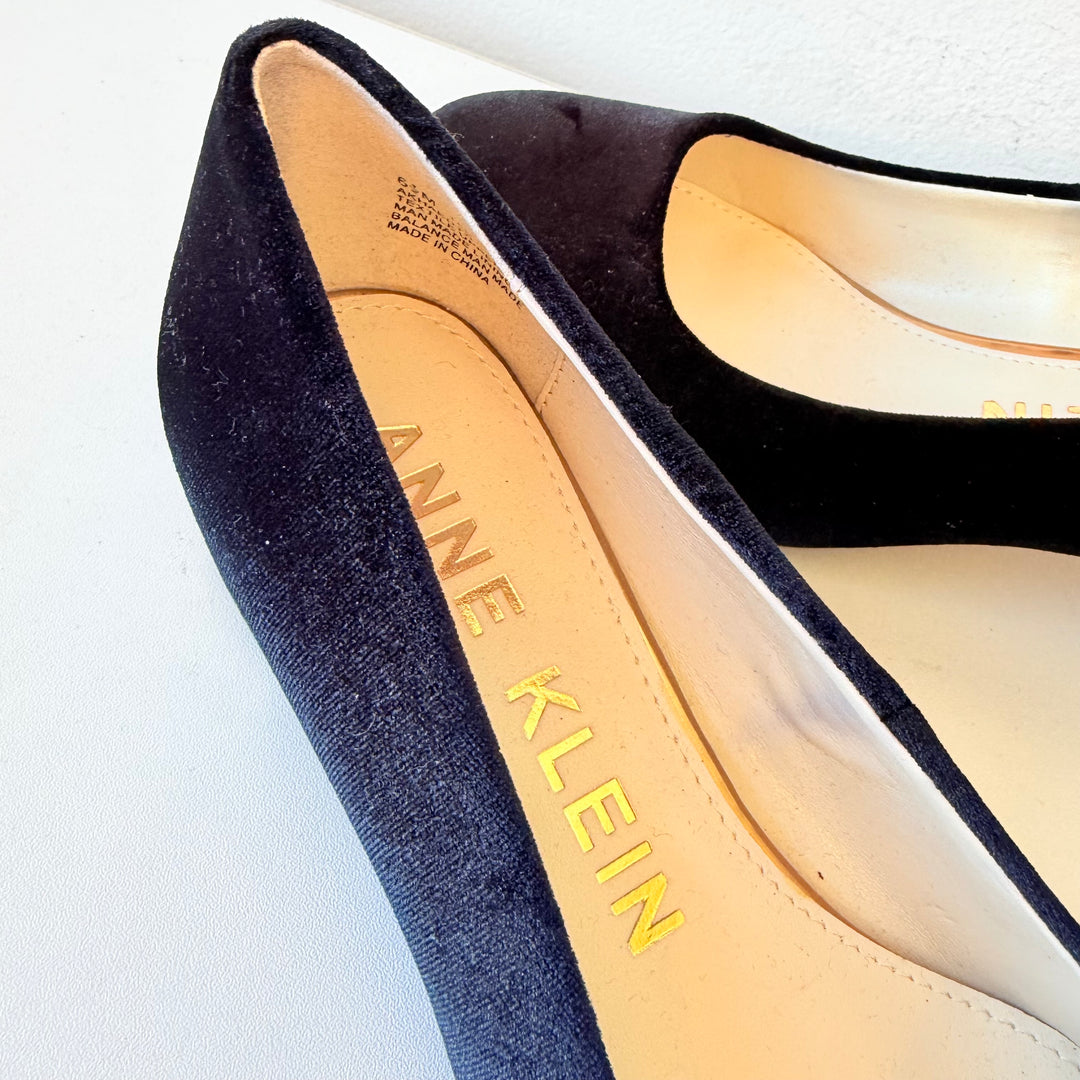 Anne Klein Haeyden Black Velvet Rhinestone Embelished Block Heel Pumps Size 6.5