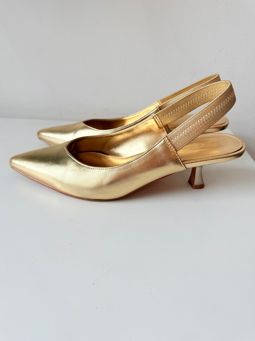 BCBGeneration Kayla Gold Mettalic Sling Back Kitten Heel Pumps Size 8