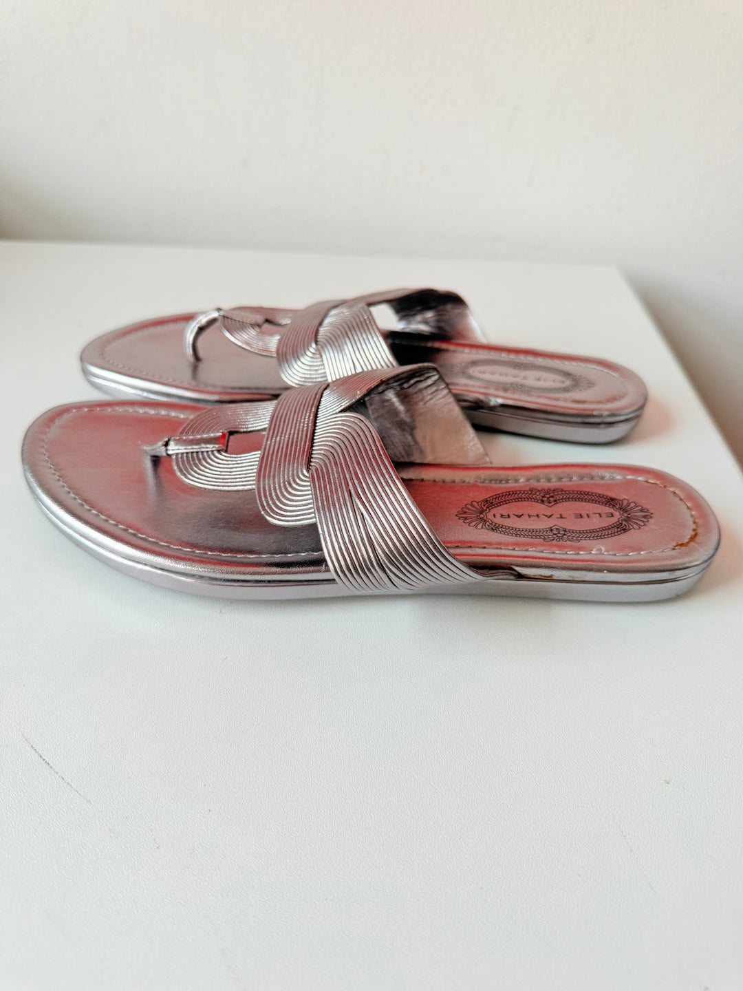 Elite Tahari Laurel Silver Mettalic Thong Sandals Size 38.5