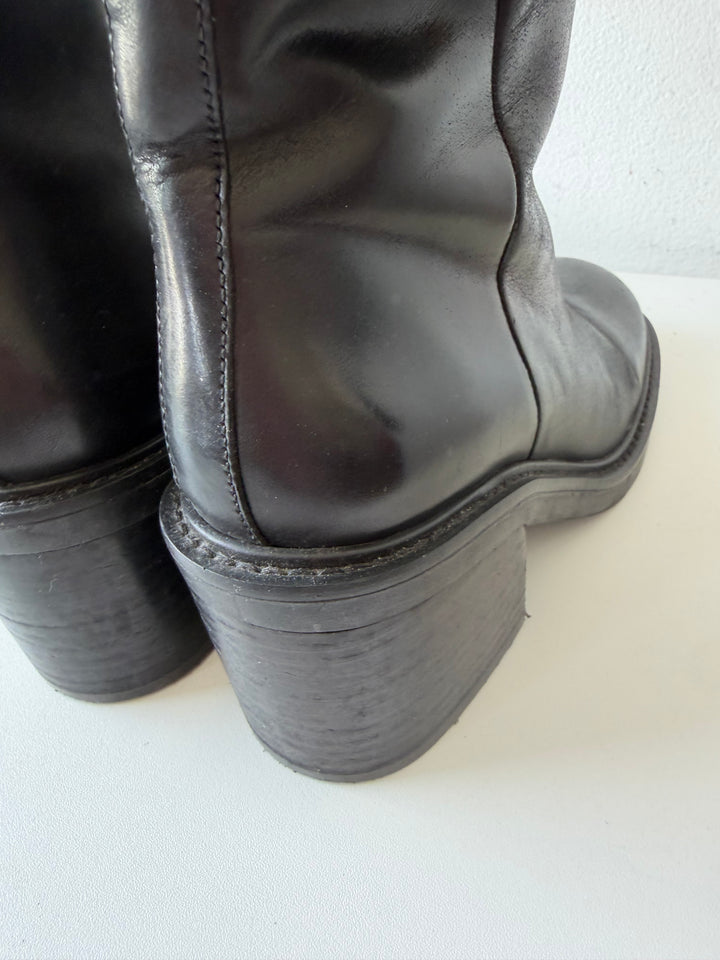 Vince Camuto Bembonie Stacked Leather Heel Bootie In Black Size 8.5 Women’s