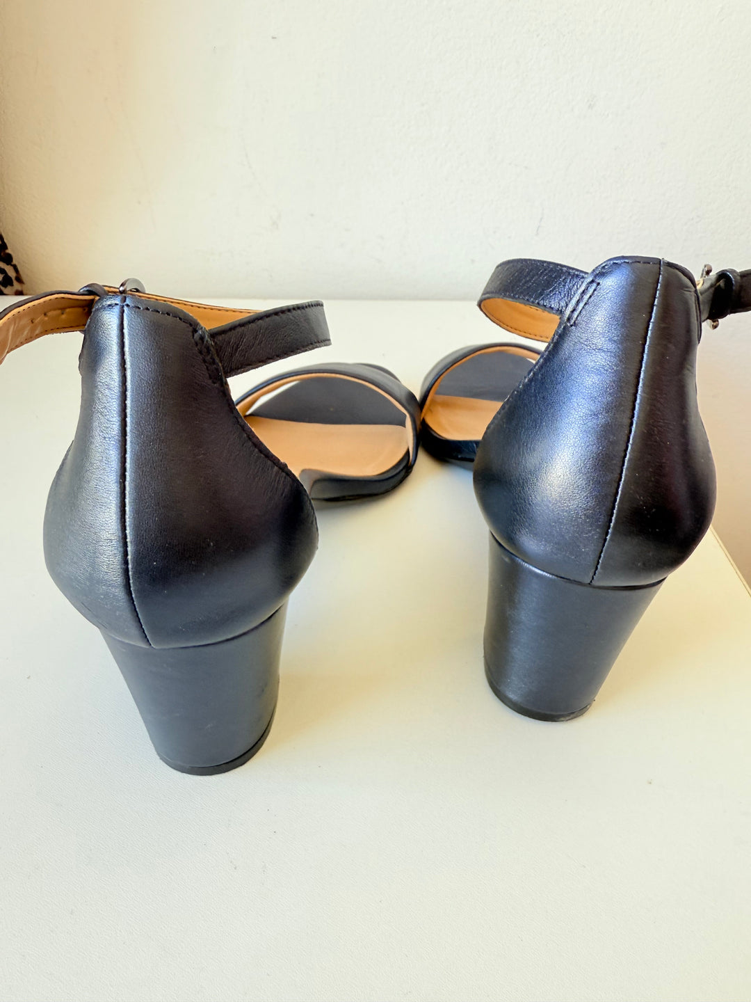 Naturalizer Blue Metallic Sandals Size 10