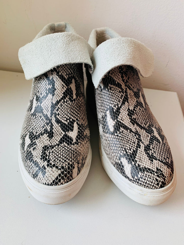 J/Slides Slip on Snake Print Sneaker Size 9
