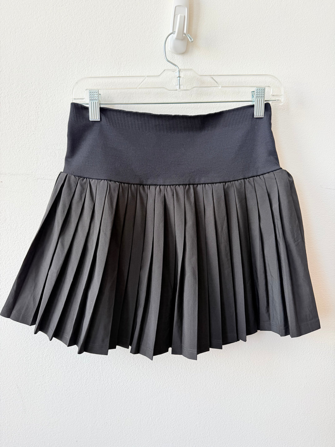 Healthy Yoga Black Pleated Skort Size Large