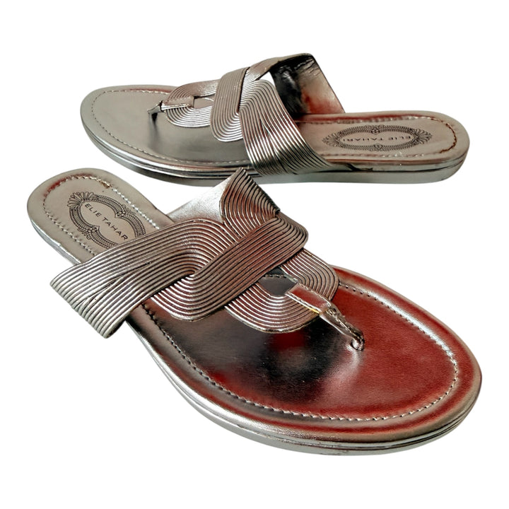 Elite Tahari Laurel Silver Mettalic Thong Sandals Size 38.5