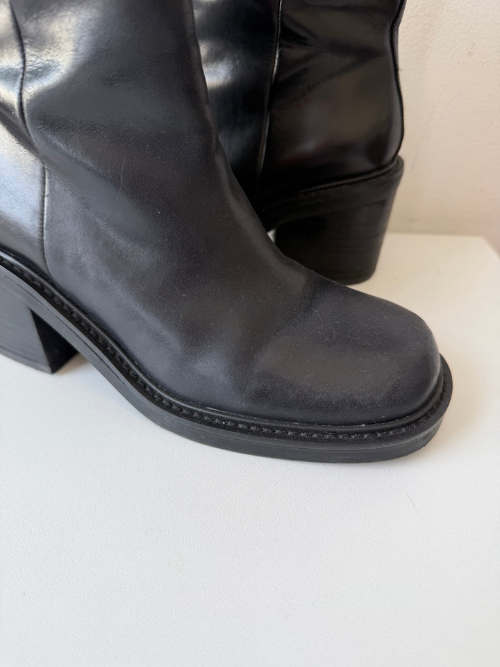 Vince Camuto Bembonie Stacked Leather Heel Bootie In Black Size 8.5 Women’s