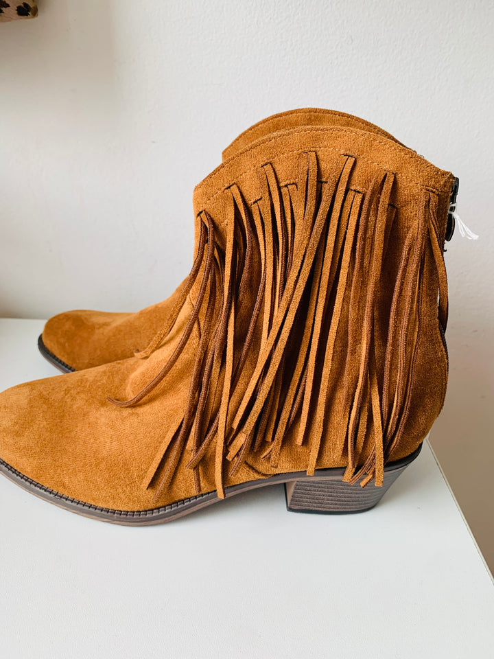 Wild Diva Brown Fringe Suede Boots Size 9