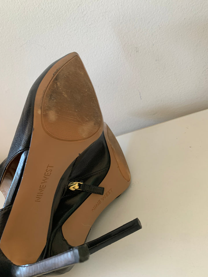 Nine West Tricia Cut Out Black Leather Heeled Boot Size 7.5