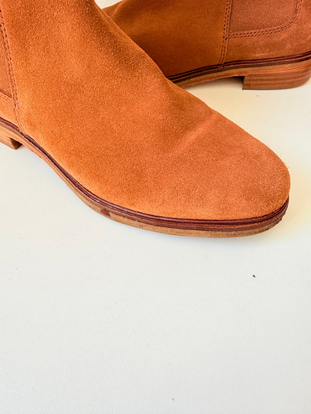 Clark’s Clarkdale Arlo Chelsea Boots In Tobacco/Tan Suede Size 8