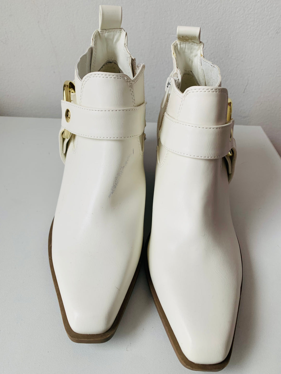 GBG Los Angeles White Vegan Ankle Cowboy Boots Size 6.5