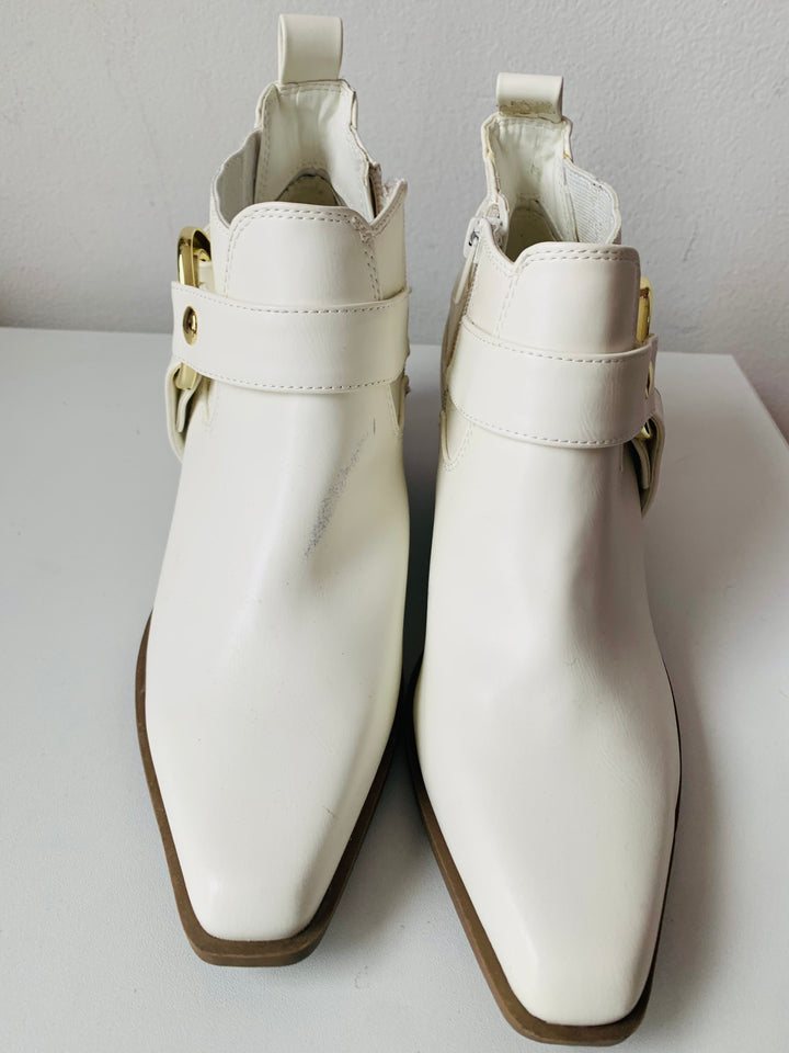 GBG Los Angeles White Vegan Ankle Cowboy Boots Size 6.5
