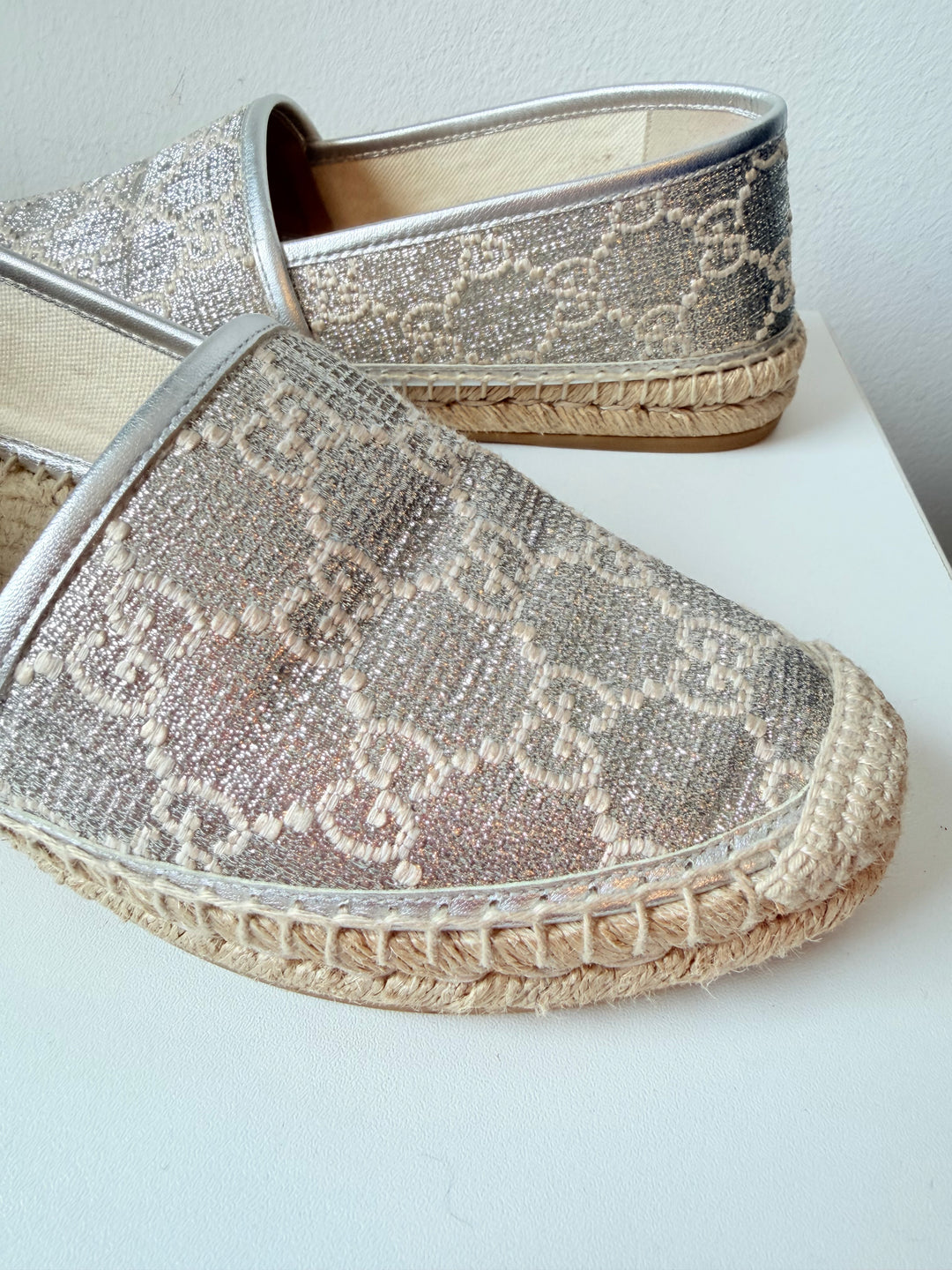 Gucci Heritage GG Lame Napa Silk Silver Monogram Espadrille Size 39