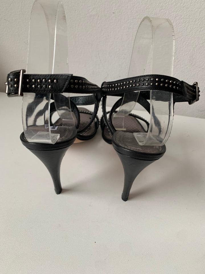 Manolo Blahnik Black Leather Strappy Studded Sandals Size 40