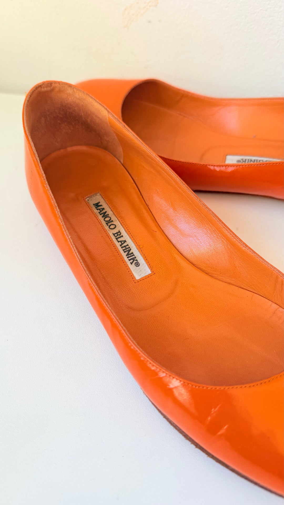 Manolo Blahnik Tere Patent Orange Flats Size 37