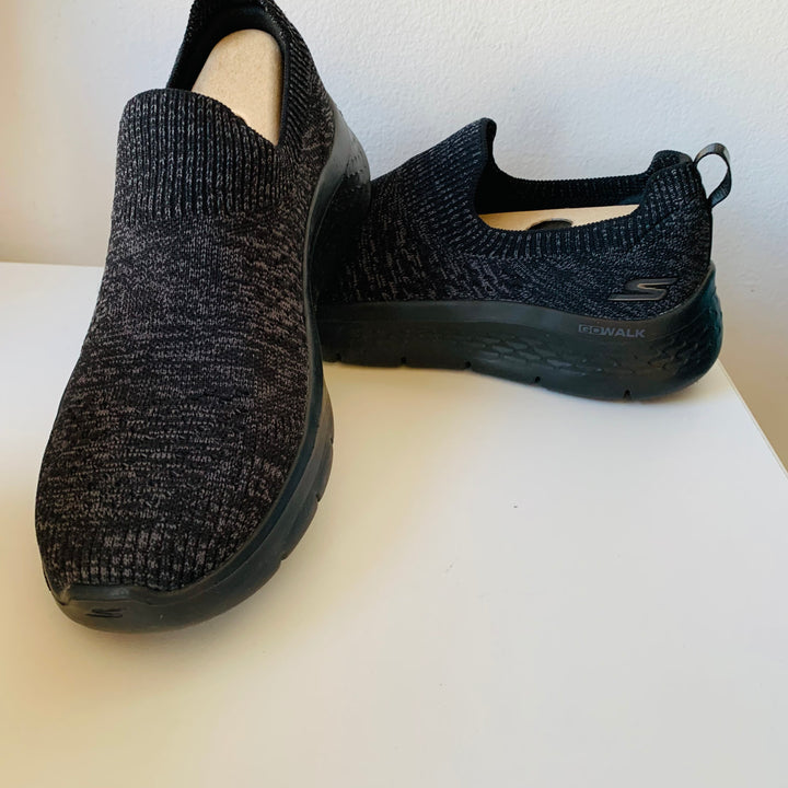 Skechers Black Arch Fit Washable Jasper Slip On Sneakers Size 7.5 Women’s New In Box