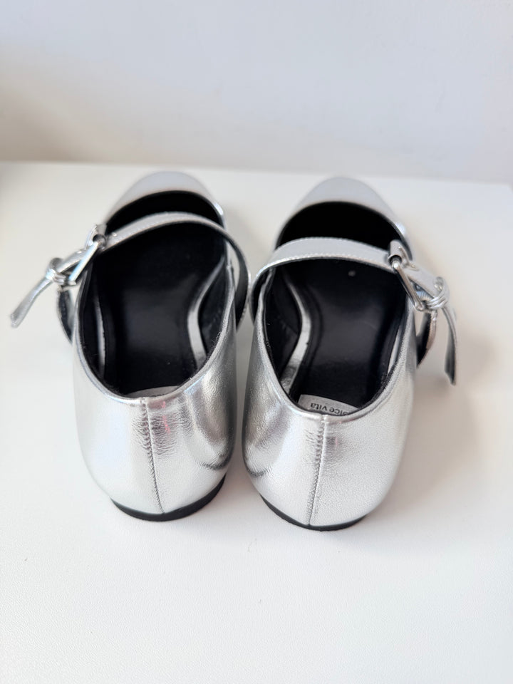 DV by Dolce Vita Millie Silver Mettalic Buckled Ballet Flats Size 7 New