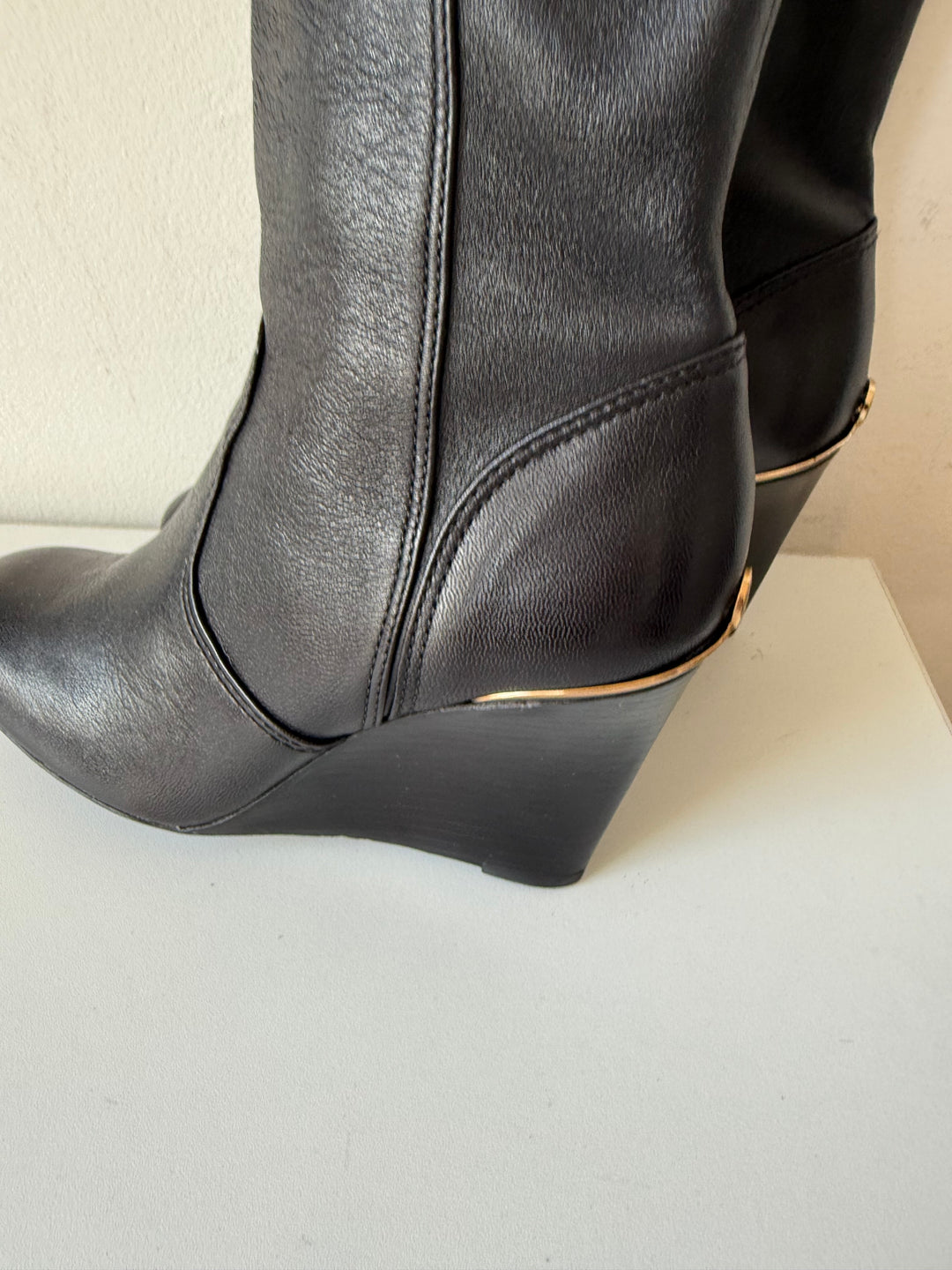 Tory Burch Black Leather Eedge Hendin Boots Size 9