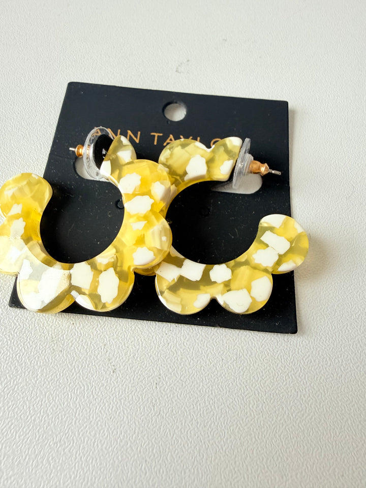 Ann Taylor Yellow & White Resin Scalloped Pierced Hoop Earrings