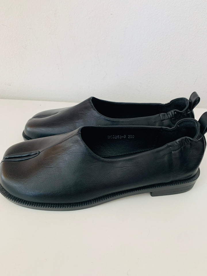 Rabeosy Black Leather Slip On Flats Size 9