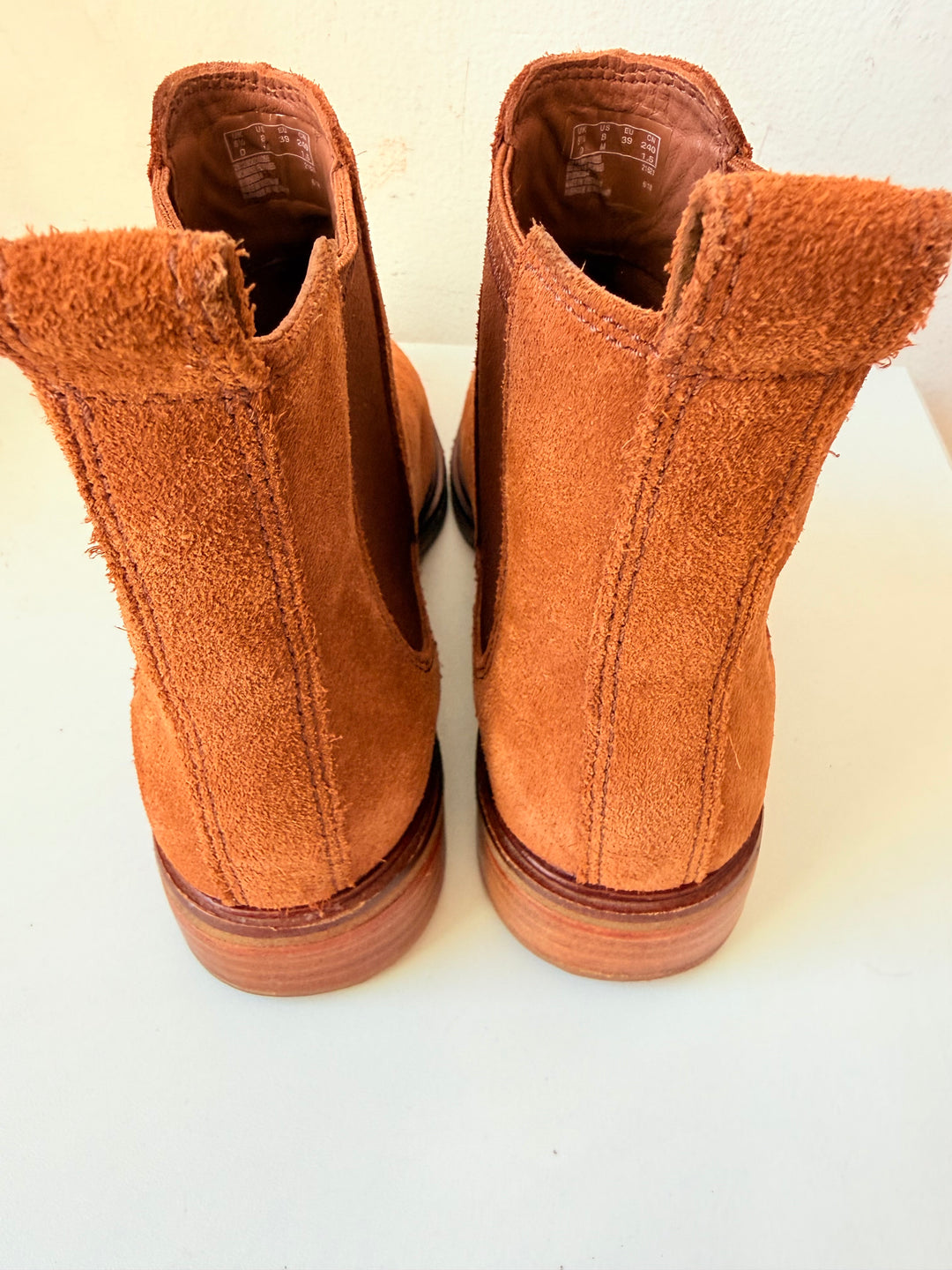 Clark’s Clarkdale Arlo Chelsea Boots In Tobacco/Tan Suede Size 8