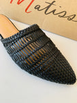 Matisse Genevieve XOXO Black Leather Woven Mules Size 8