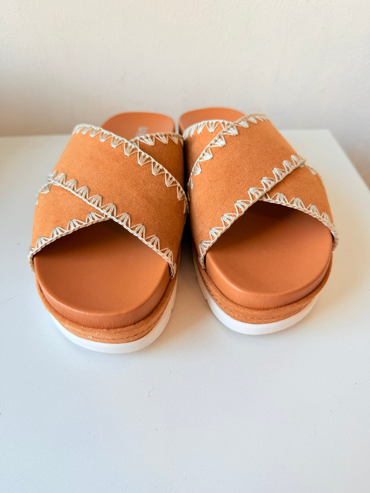J/Slides Urban Sport Tan Faux Suede Beck Slip On Sandals Size 6.5 New In Box