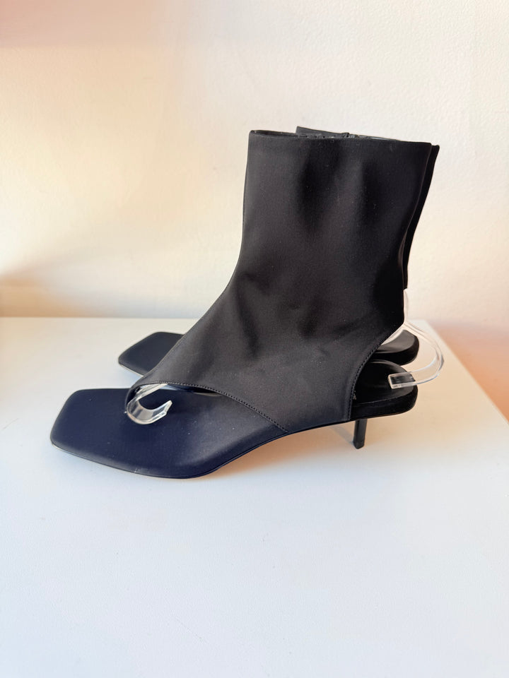 Jeffrey Campbell Plot Twist Thong Sandal Heels in Black Neoprene Size 10