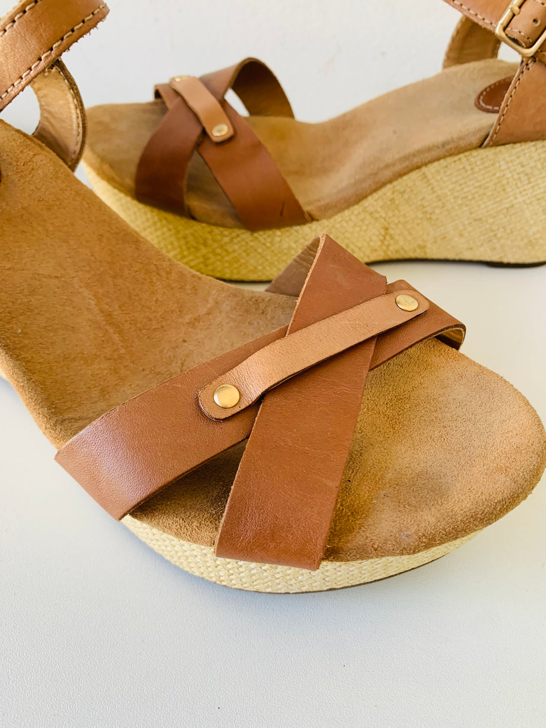 Clark’s Tan Leather Wedge Sandals Size 7.5