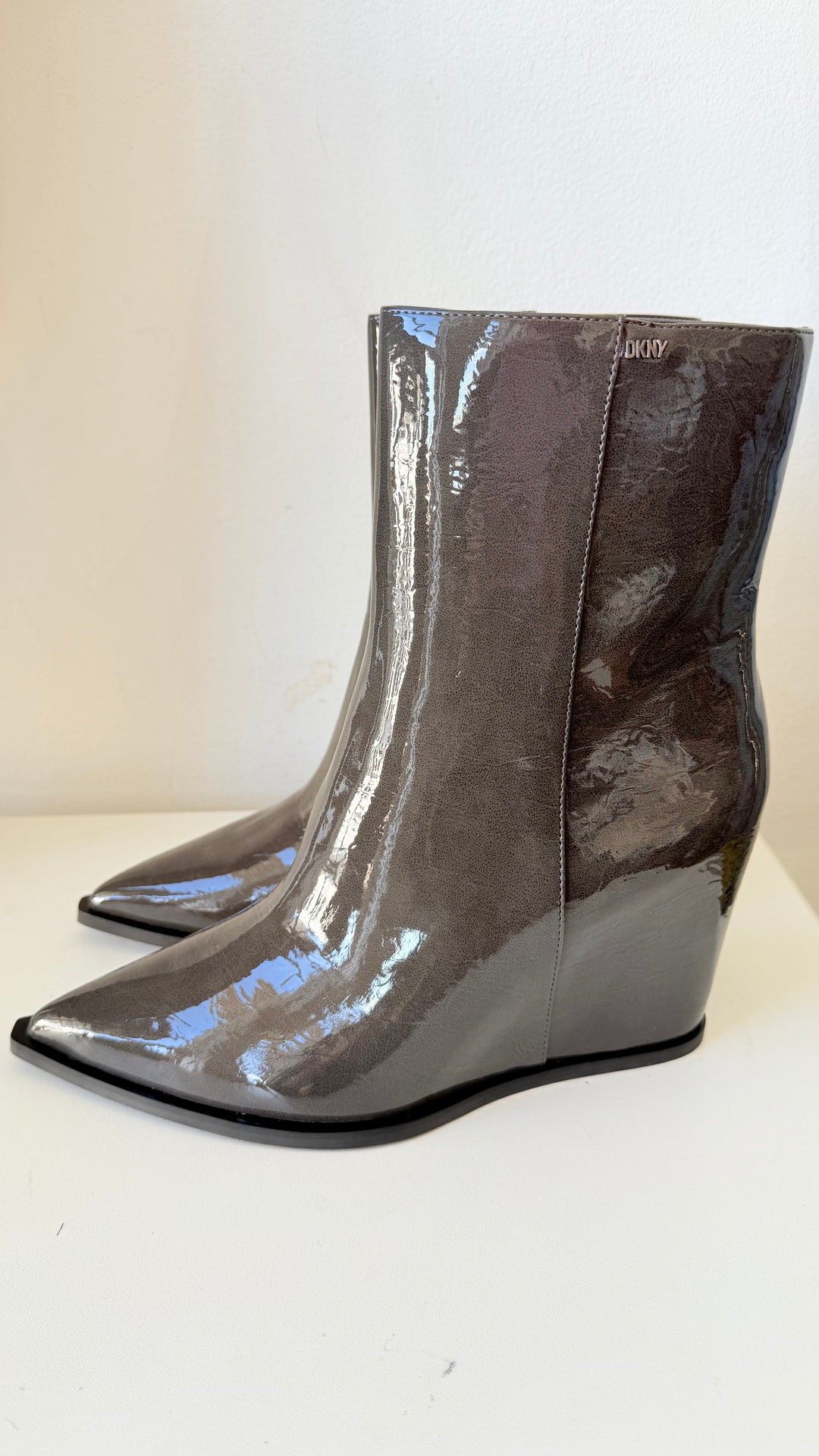 DKNY Beale Wedge Boots Iris Liquid Patent Charcoal Size 11 New in Box