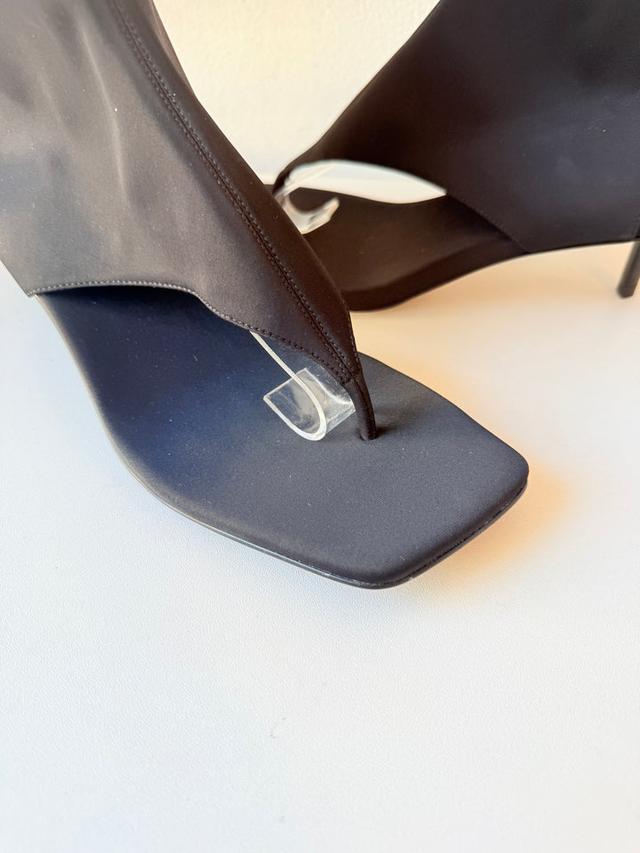 Jeffrey Campbell Plot Twist Thong Sandal Heels in Black Neoprene Size 10