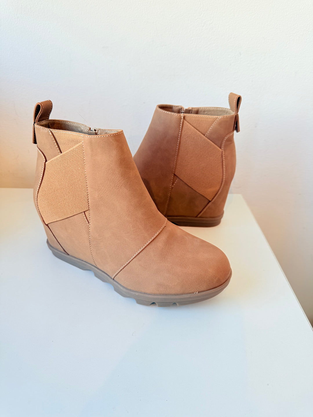 Athlefit Chelsea Style Wedge Booties In Vegan Brown Leather Size 10 NWT