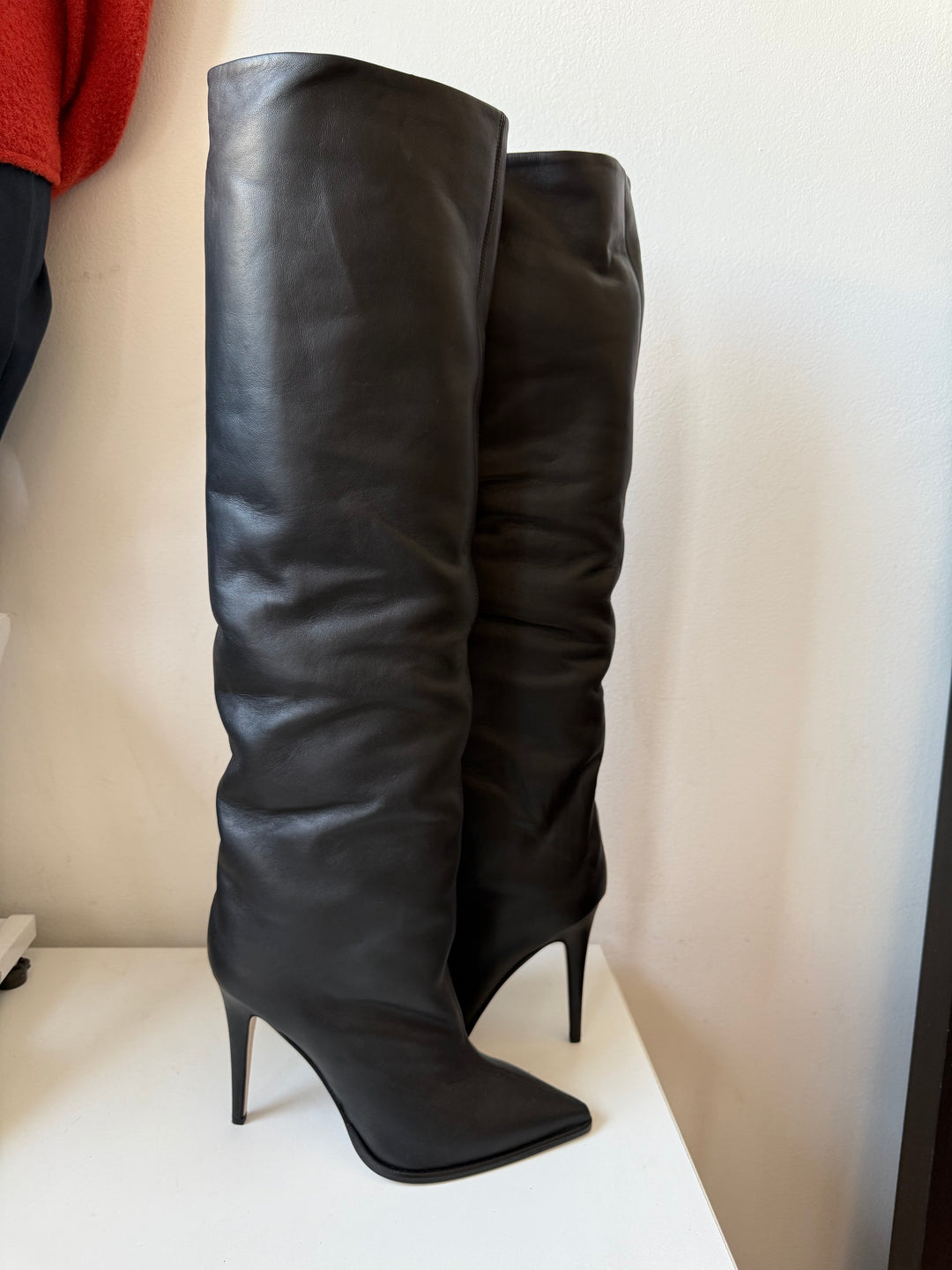 Tamara Mellon Black Leather Slouchy Boots Size 41 Like New