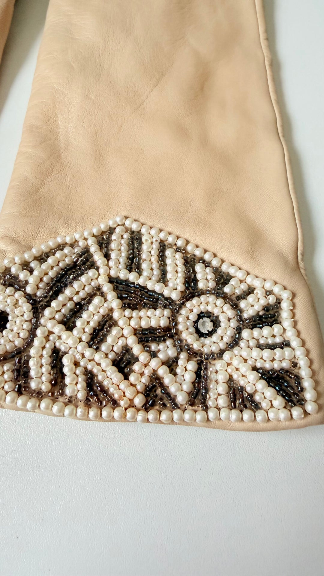 Vintage Geometric Beaded Leather Cuff Lined Gloves Size Medium