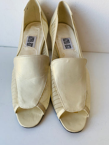 Cream peep clearance toe