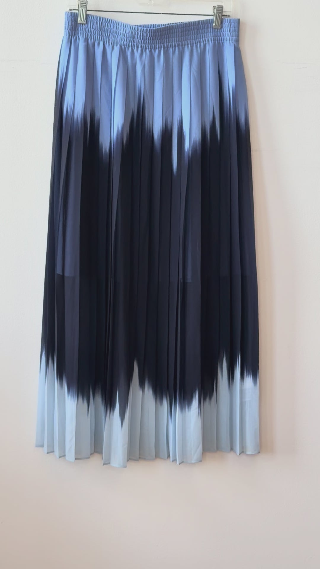 Banana Republic Ombré Blue Pleated Skirt Size M