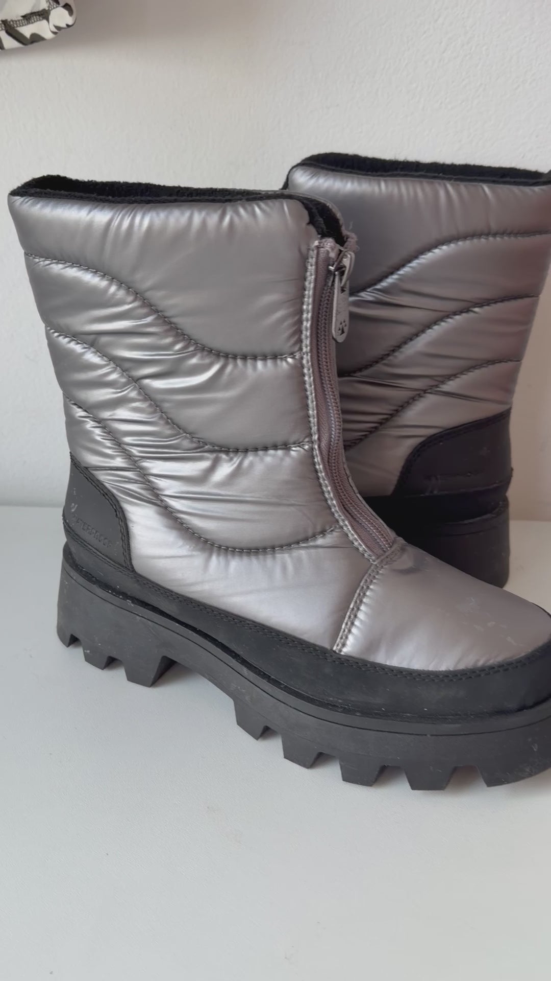 Cougar Silver Mettalic Waterproof Winter Boots Size 8
