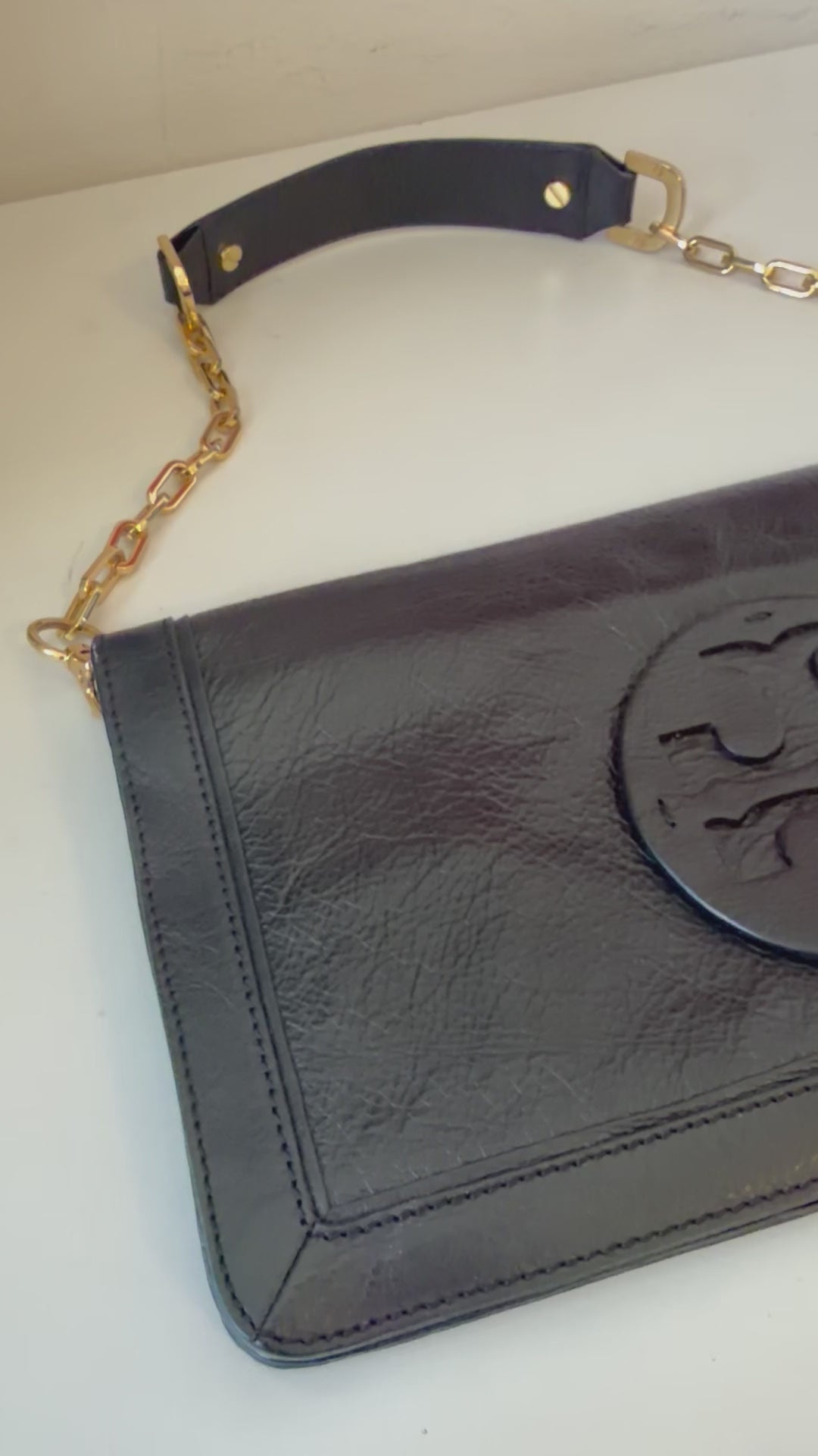Tory Burch Bombe Reva Clutch Hanbag In Black Textured Leather