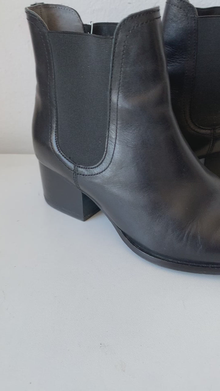 Seychelles Black Leather Slip On Boots Size 7