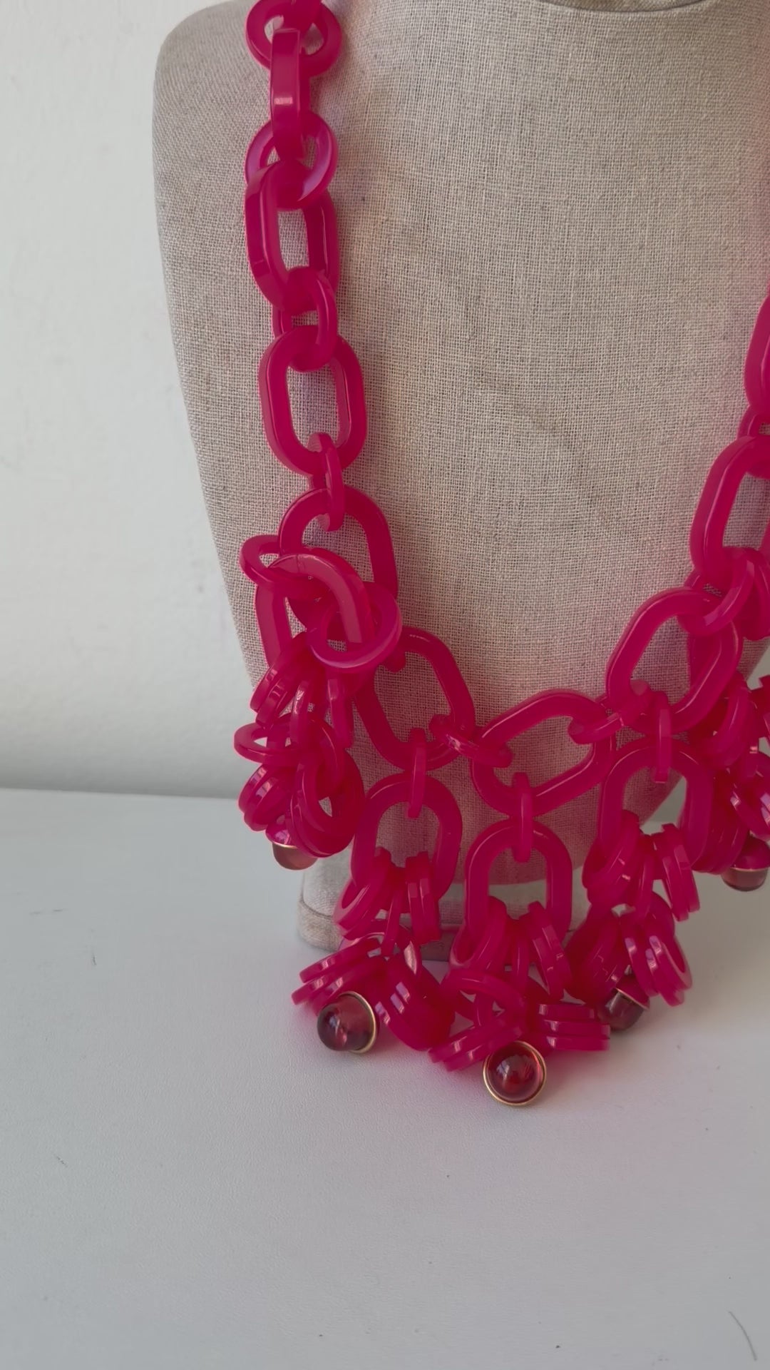 J Crew Statement Lucite Chainlink Maryam Necklace in Hit Pink Nasdir Acrylic Necklace