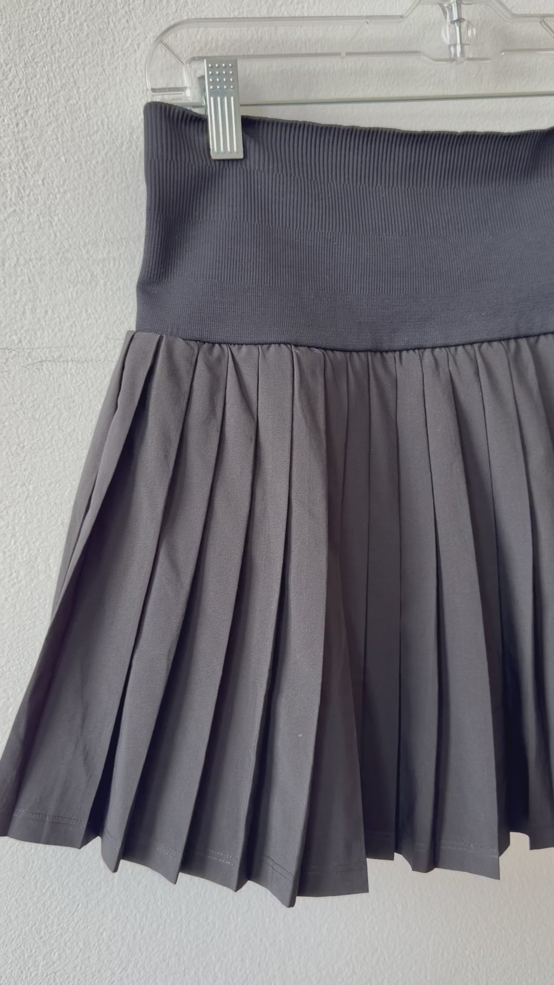 Healthy Yoga Black Pleated Skort Size Large