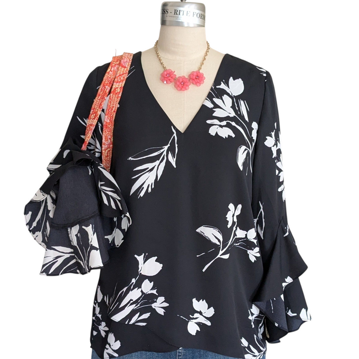 Vince Camuto Black & White Tunic Size Medium