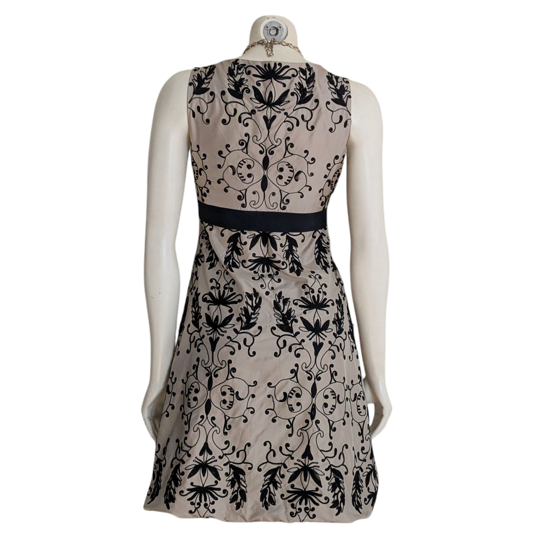 Elie Tahari Embroidered Silk Cocktail Dress Size 2 C&J Collections Chicago Elie Tahari Embroidered Silk Cocktail Dress Size 2 C&J Collections Chicago