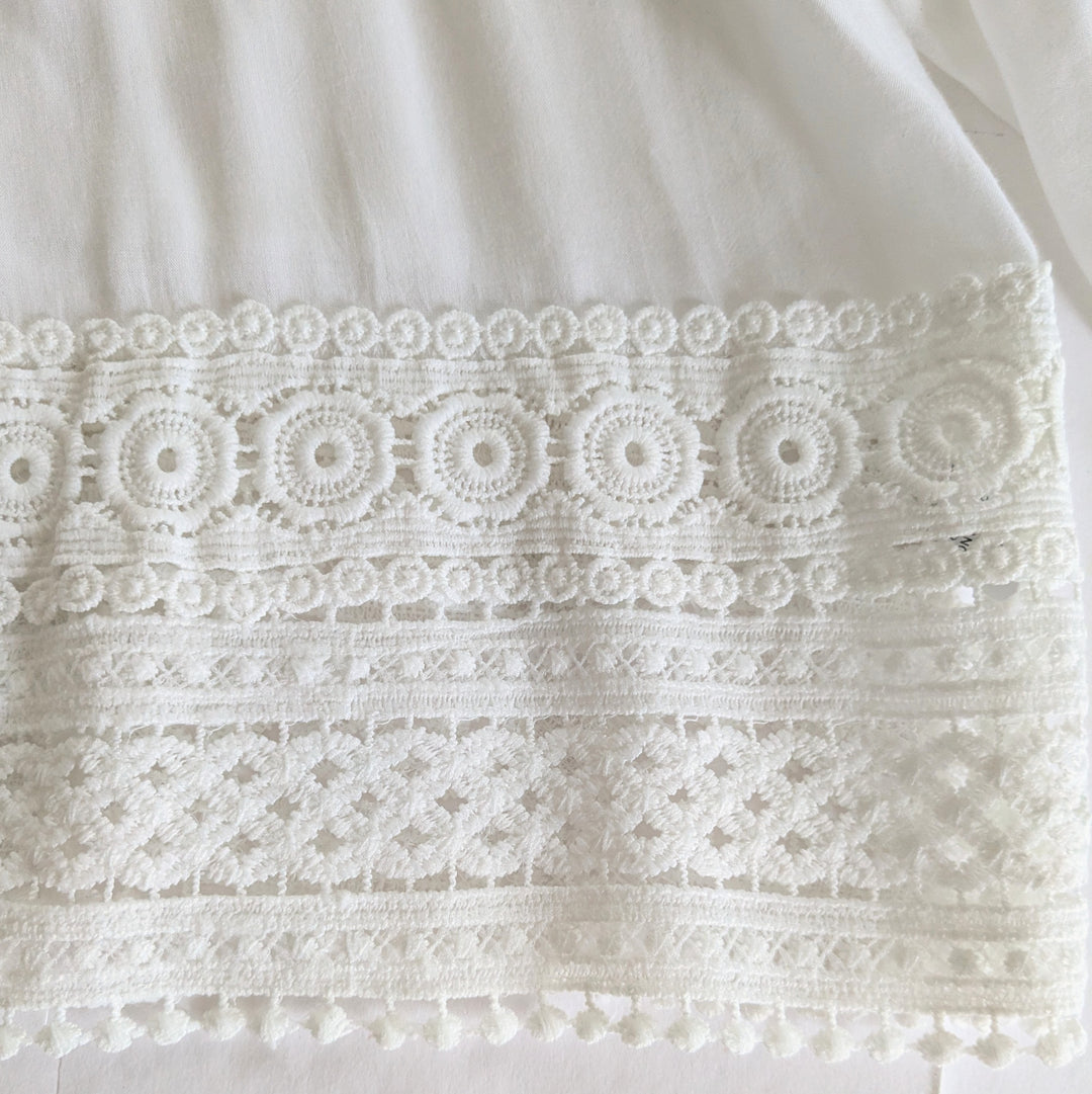 Sisters White Peasant Top Size Large