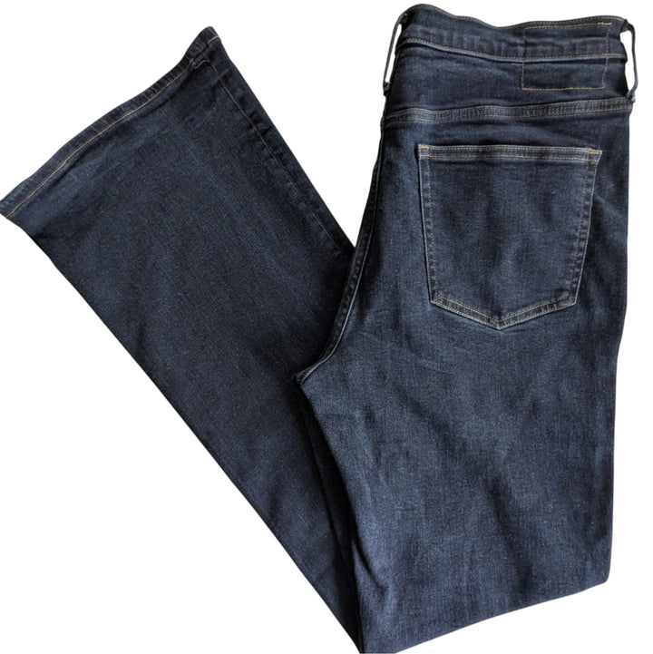 J. Crew Mid Rise Kick Out Jeans Size 31 Tall